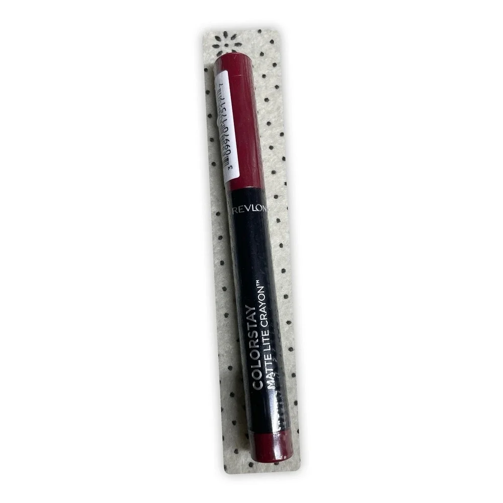 Revlon Colorstay Matte Lite Crayon‎  011 Lifted
